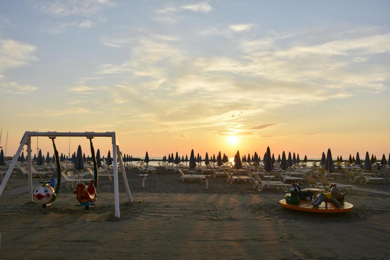 Hotel Mirabel Rimini Exterior photo